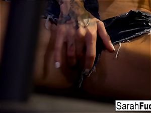 Sara Jessie masturbates in a jail box