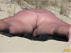 amateur naturist spycam gigantic milf Close-Up movie